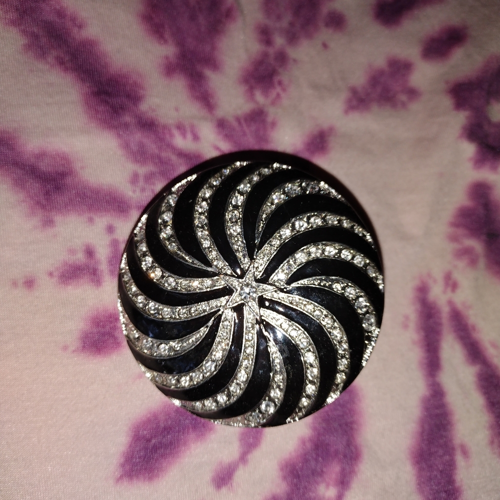 Spiral rhinestone belt buckle